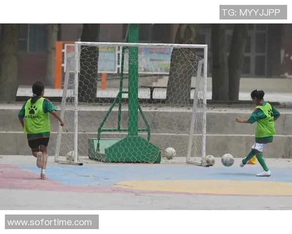 足球明星小孩儿的成长之路与梦想追逐的精彩故事