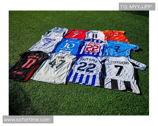 足球明星斯基拉奇的传奇生涯与对足球的热爱之路